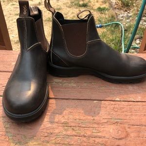 Blundstone 500 boots.
